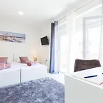 2sis 2 Apartment *