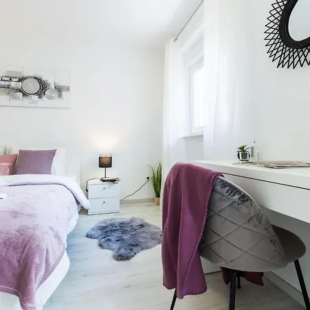 アパート 2sis 2 *