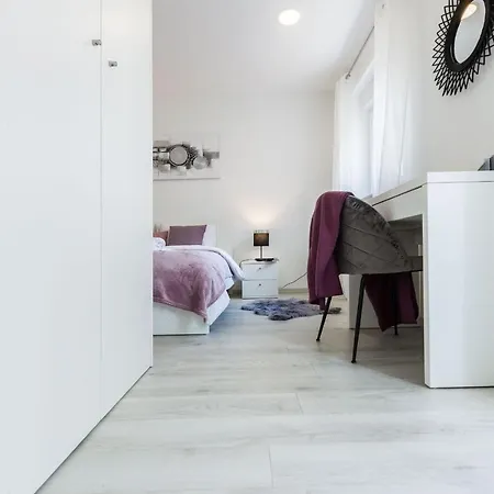 2sis 2 アパート ザダル