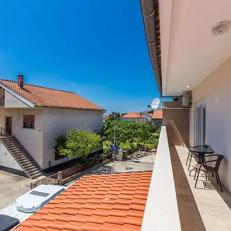 2sis 2 アパート *