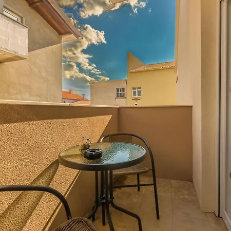 2sis 2 アパート ザダル